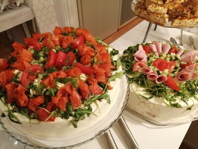 <b>Voileipäkakku</b>