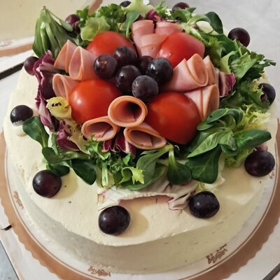 <b>Voileipäkakku</b>