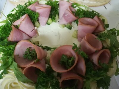 <b>Voileipäkakku</b>