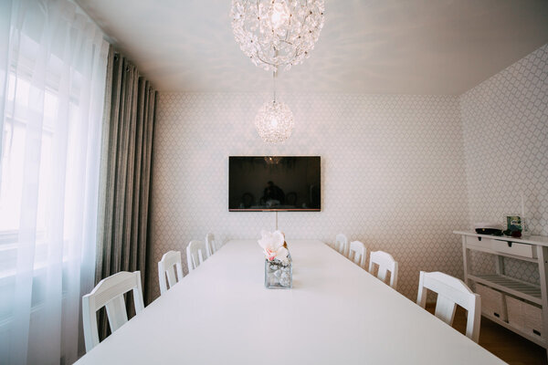 <b>Sopii hyvin myös kokoustilaksi</b>